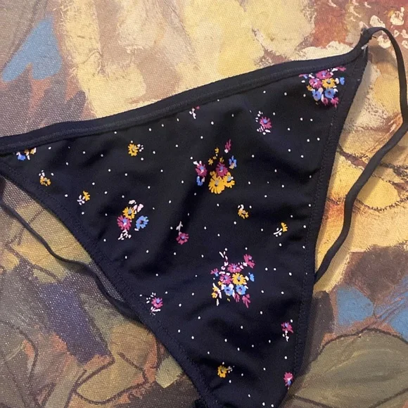 G String - Picture 4 of 4